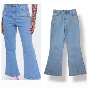 NEW Minga London High Rise Crop Flare Embroidered Flowers Light Wash Denim 2/26